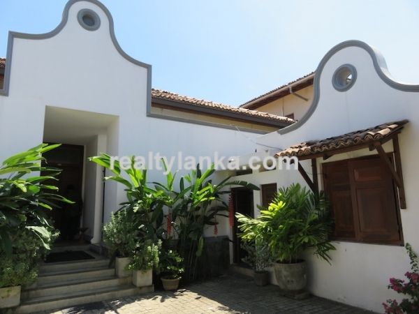 Eye Catching Villa facing Habaraduwa Beach