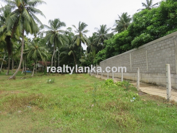 123 Perches Land Facing Koggala River