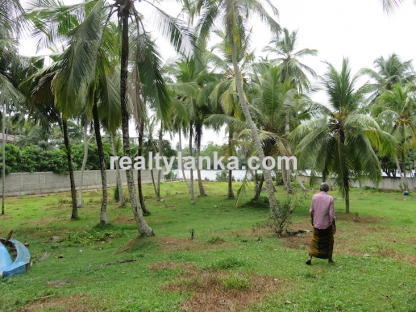 123 Perches Land Facing Koggala River