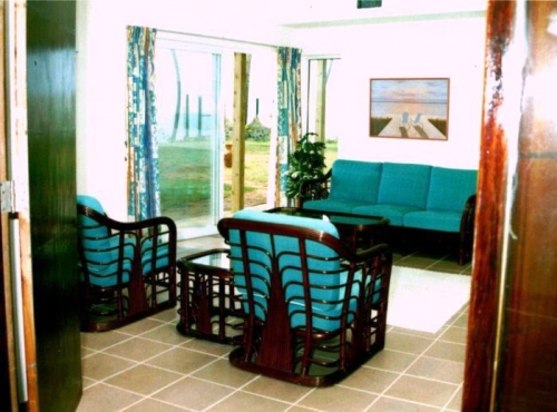 Beautiful Oceanfront Villa in Uswetakeiyawa 