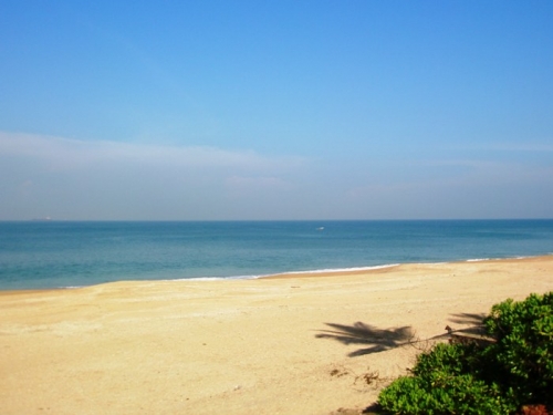 Beautiful Oceanfront Villa in Uswetakeiyawa 