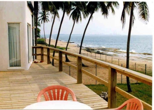 Beautiful Oceanfront Villa in Uswetakeiyawa 